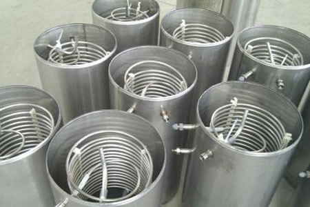 空氣能熱水器是外置盤管好還是內(nèi)置盤管好？